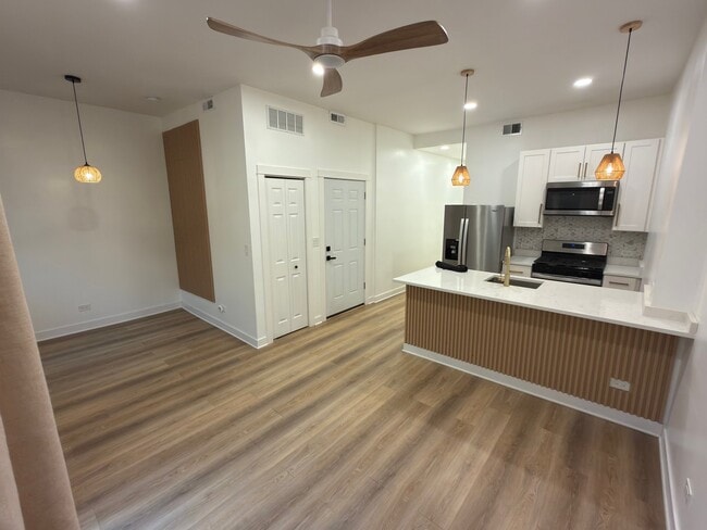 Photo - 1529 N Maplewood Ave Unit 2