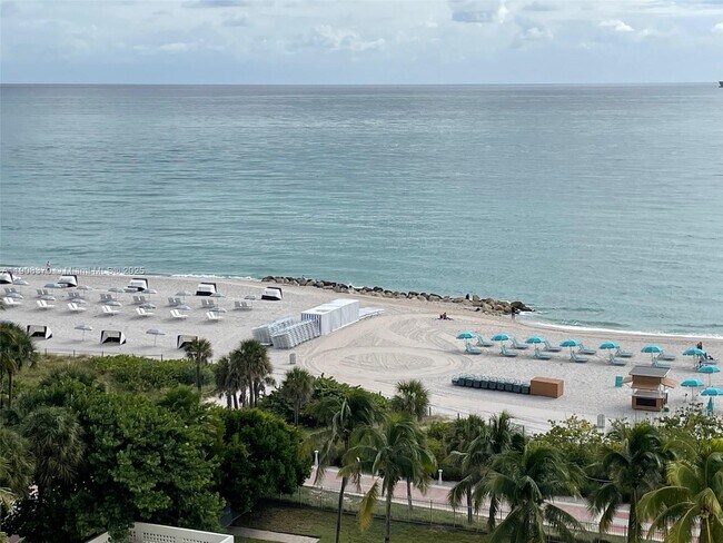 Building Photo - 2899 Collins Ave Unit 1127