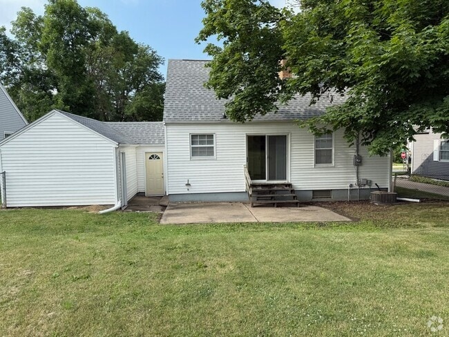 Building Photo - 514 36th St NE Rental
