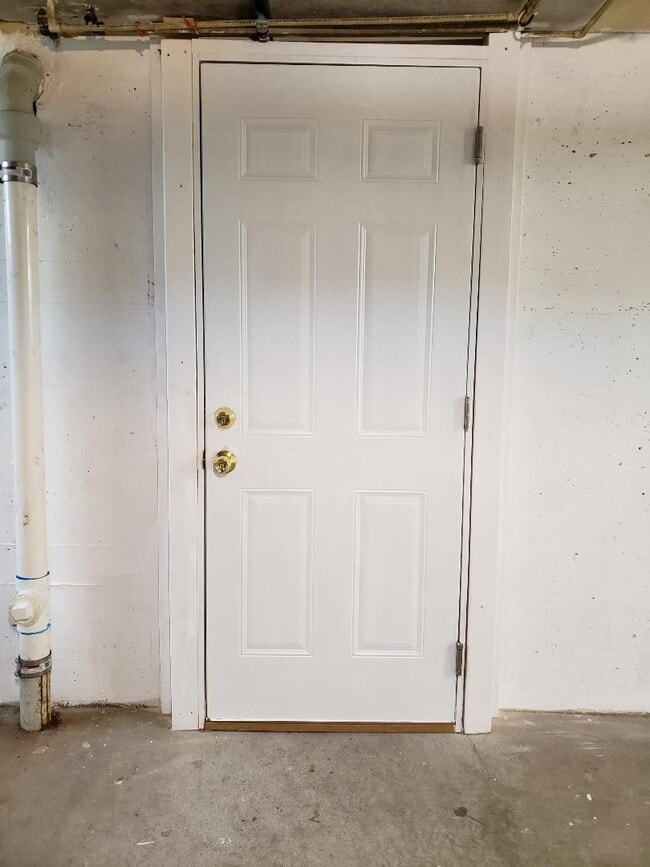 Puerta de garaje resistente al fuego - 4753 Rapid Run Rd Unidad Apt 4