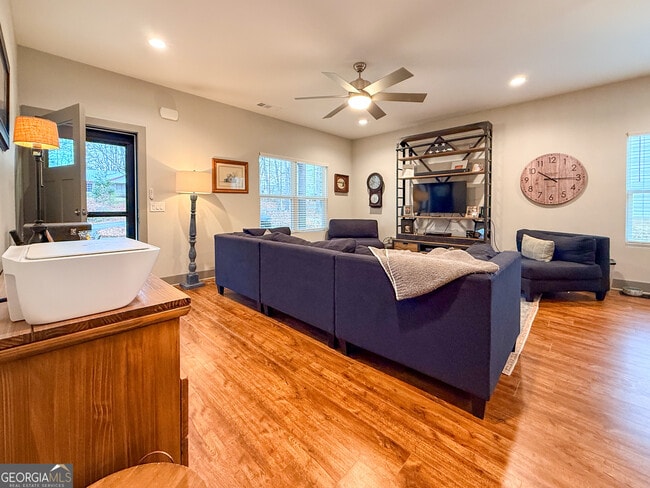 Photo - 270 Townview Dr