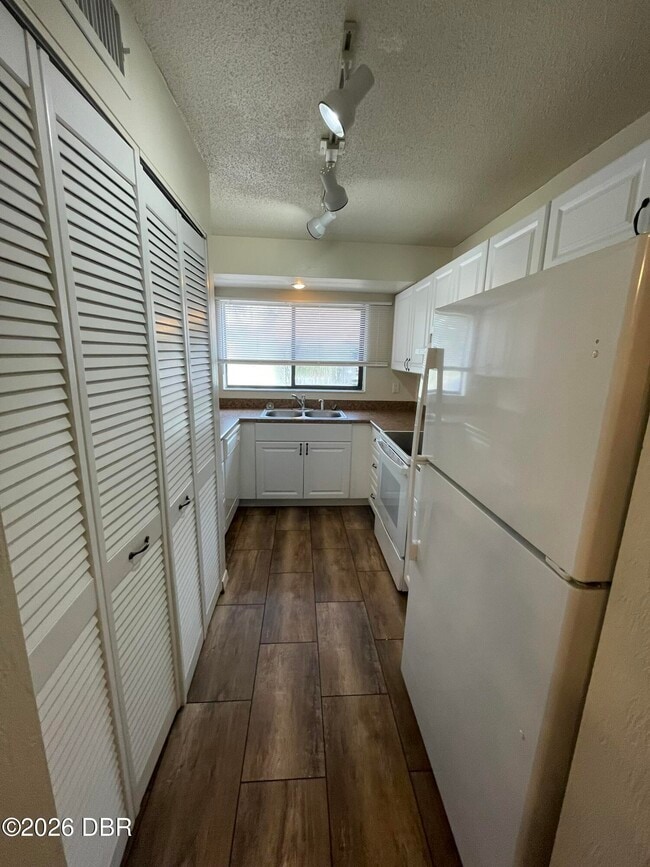 Photo - 1 Fair Oaks Cir