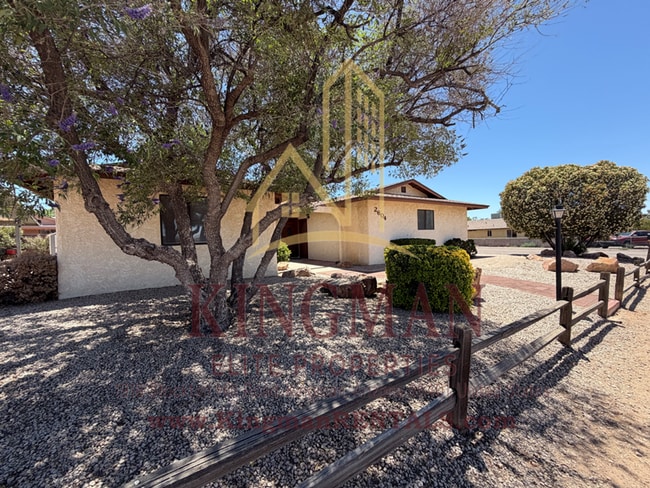 Photo - 3 Bedroom / 2 Bath Home with Courtyard Entry, Fireplace & Spacious Backyard