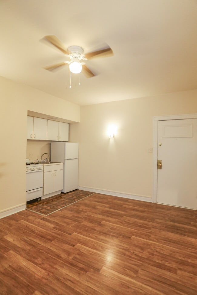 Building Photo - 6913 N Lakewood Ave Unit #409