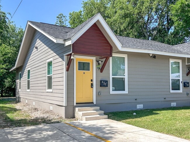 Photo - Newly Renovated 2-Bedroom Duplex Near Down...