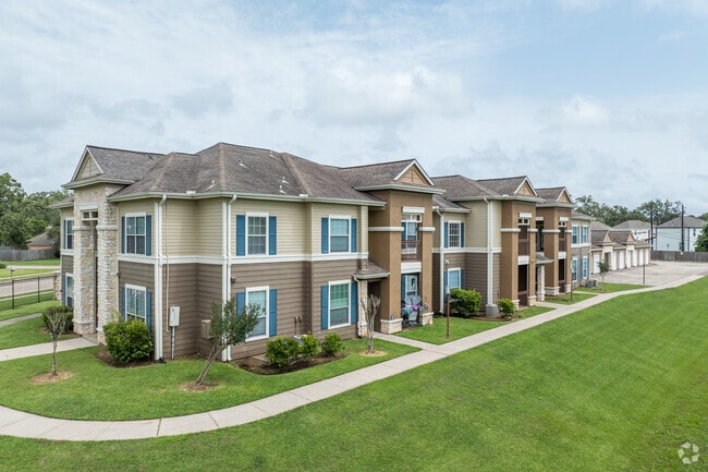 Building Photo - Edgewater Apartments
