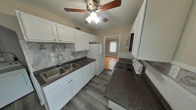 Photo - 3-Bedroom Home with Gleaming Hardwood Floors in Harper Woods!