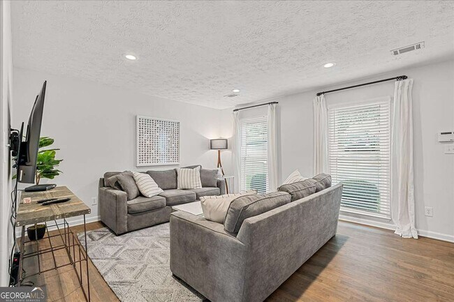 Photo - 840 Rosedale Ave SE