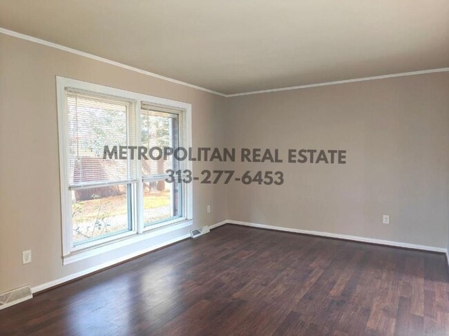 Photo - 474 Robbe Ave