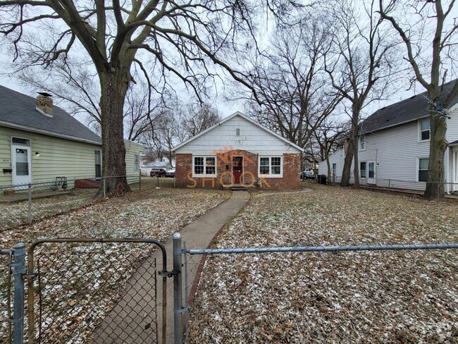 Building Photo - CENTRALLY LOCATED 3 BR HOME