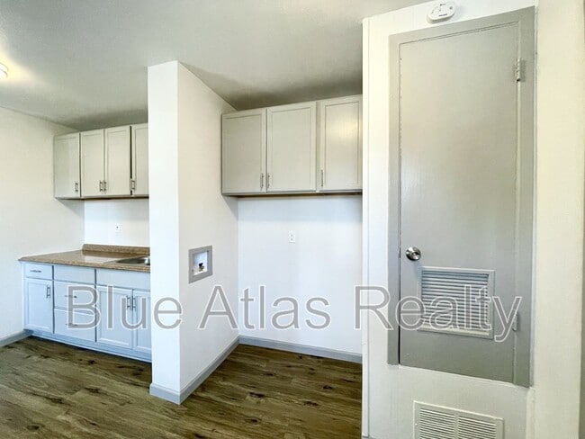 Photo - 2037 Beaumont St