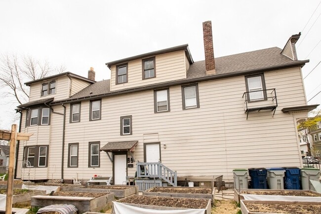 Building Photo - 829 E Clarke St Unit 829-2R