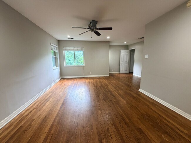 Photo - 1008 Broadway St Unidad B