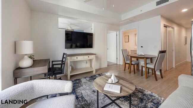 Photo - 707 S Farmer Ave Unidad 4028