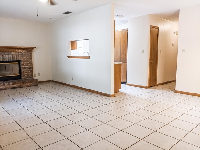 Photo - 1098 Rockbrook Ct