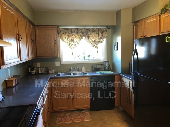 Photo - Montana Avenue (2220-2222) - 2222