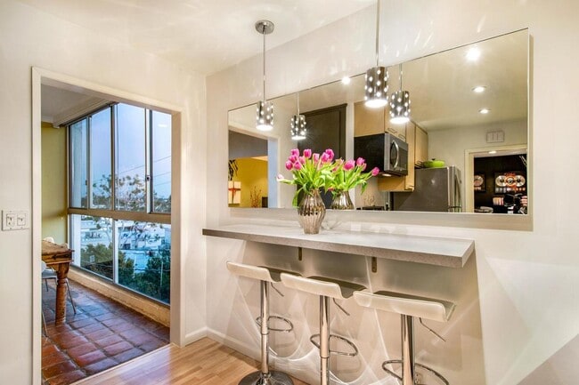 Breakfast Bar - 8550 Holloway Dr Unit 305