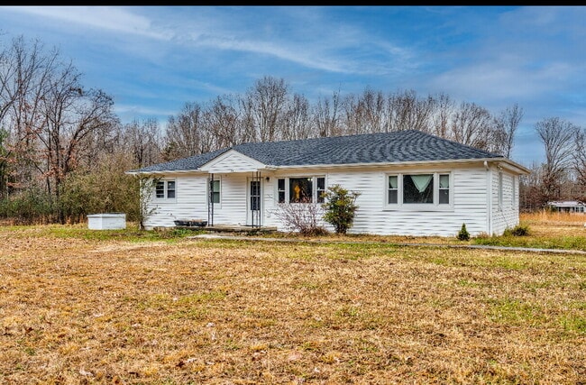 Building Photo - Beautiful 3 bedroom 2 bath country living ...