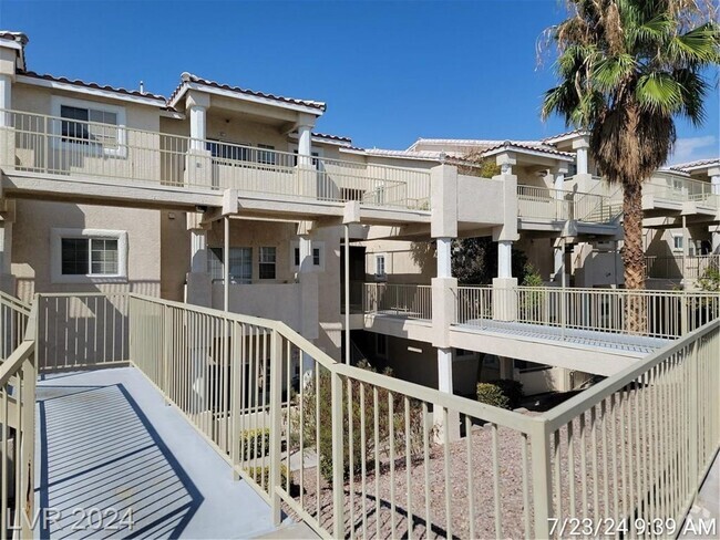 Building Photo - FANTASTIC GREEN VALLEY 2ND FLOOR UNIT IN G... Rental