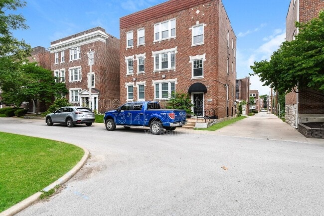 Building Photo - 753 Leland Ave Unit 2f