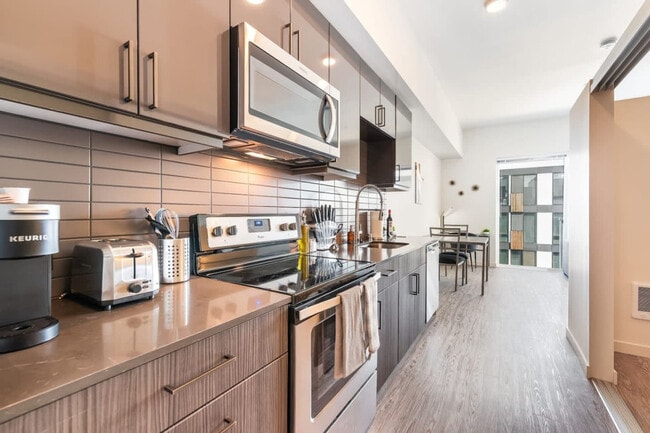 Photo - 16450 Redmond Way Unidad ID1045877P