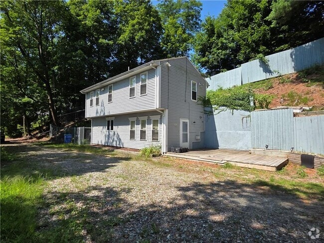 Building Photo - 2 Chapel Ln Rental