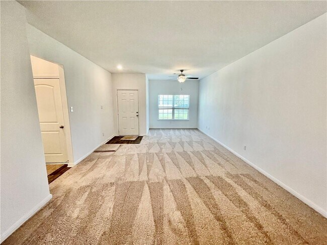 Photo - 126 Fox Glen Trl