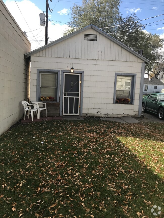 Building Photo - 725 N Main St Rental