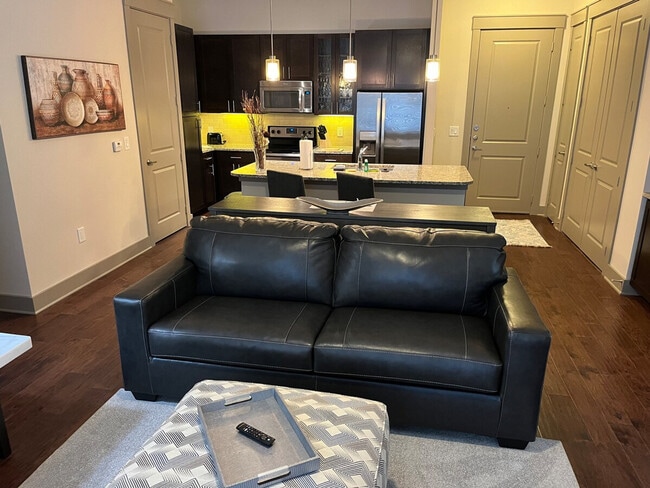 Building Photo - 5720 Carnegie Blvd Unit ID1344162P