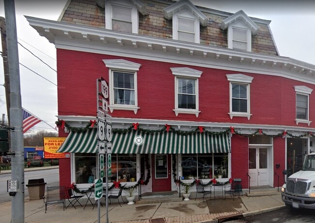 Building Photo - 3 E Market St