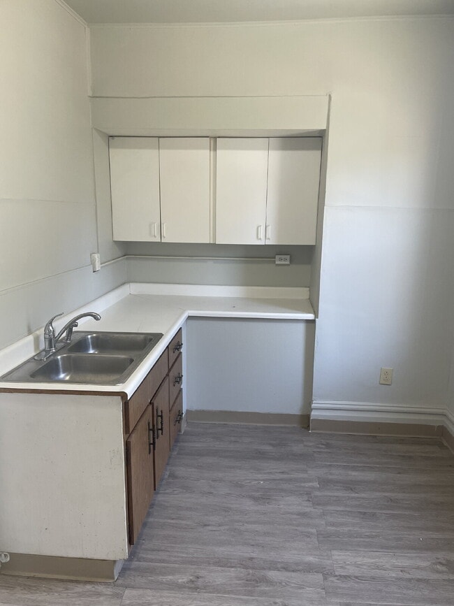Building Photo - Charming 1-Bedroom in Dravosburg Unit #4 Rental