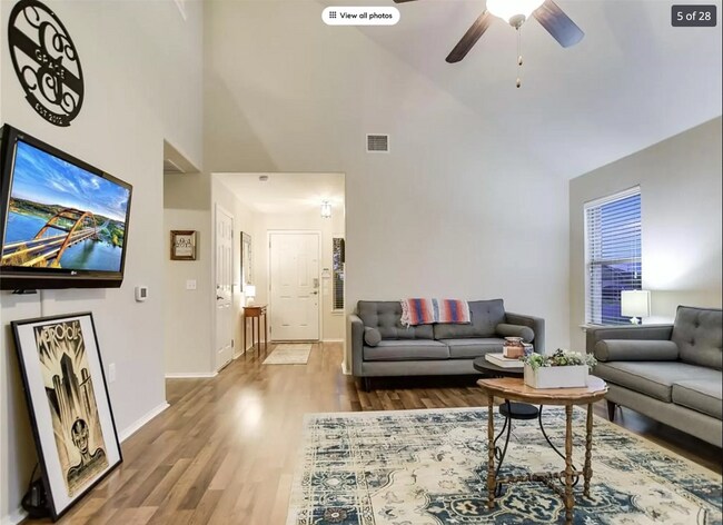 living room - 5522 Zachary Scott St