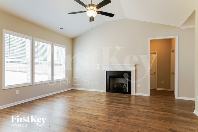 Photo - 208 Silverleaf Dr