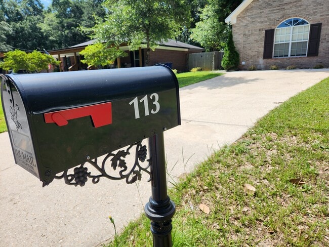 Welcome Home - 113 Willowbrook Cir House