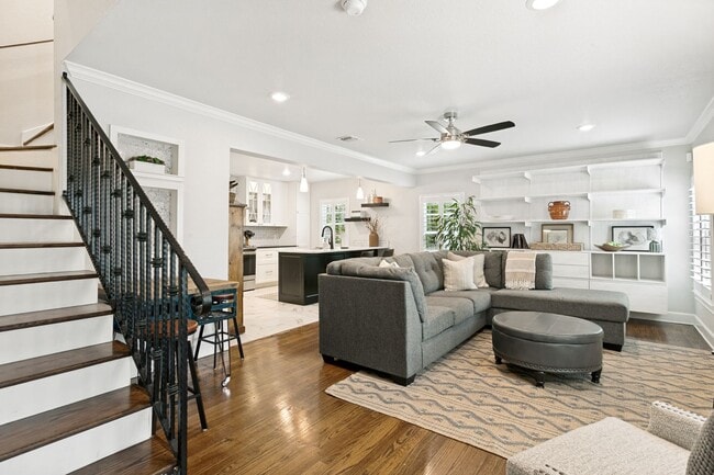Photo - FURNISHED 3-BEDROOM APARTMENT IN OLMOS PARK Unit 3