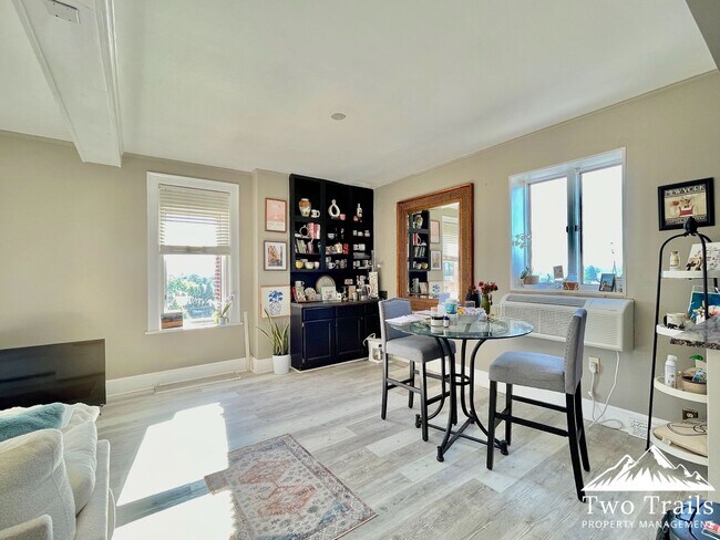 Photo - BEAUTIFUL DOWNTOWN CONDO WITH MOUNTAIN VIEWS
