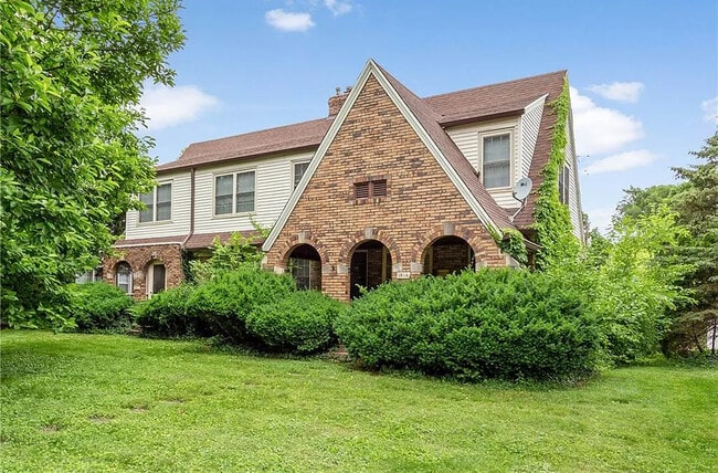 Building Photo - 1514 Kessler Blvd E Dr