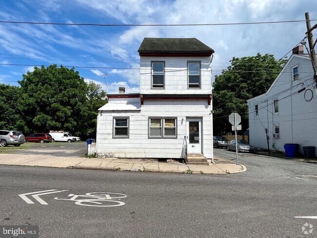 Building Photo - 64 S Evans St Rental