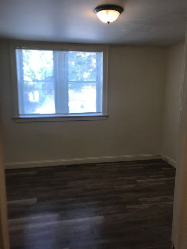 Photo - 452-454 Thompson Ave Unit 1st Floor