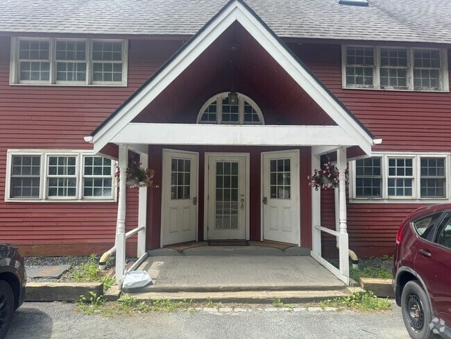 Building Photo - 2 bedroom with loft in downtown Quechee