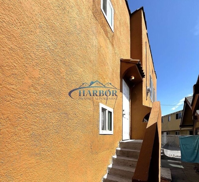 Building Photo - 1273 Chestnut Ave Unit 1277