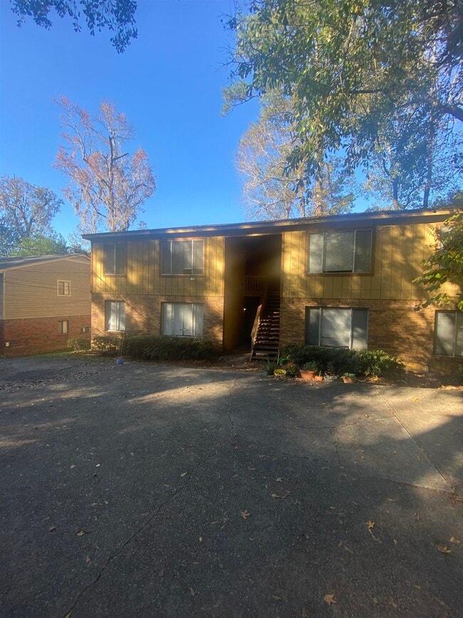 Photo - 2220 Claremont Ln