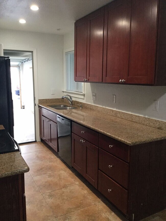 Photo - 2 Bedroom / 1 Bathroom Townhome in Bay Point Unit 146 Tammy Cir