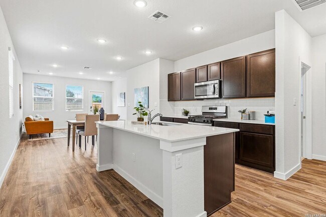 5702 Topaz Wy