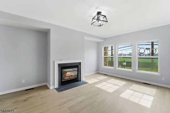 Photo - 704 Green Ln