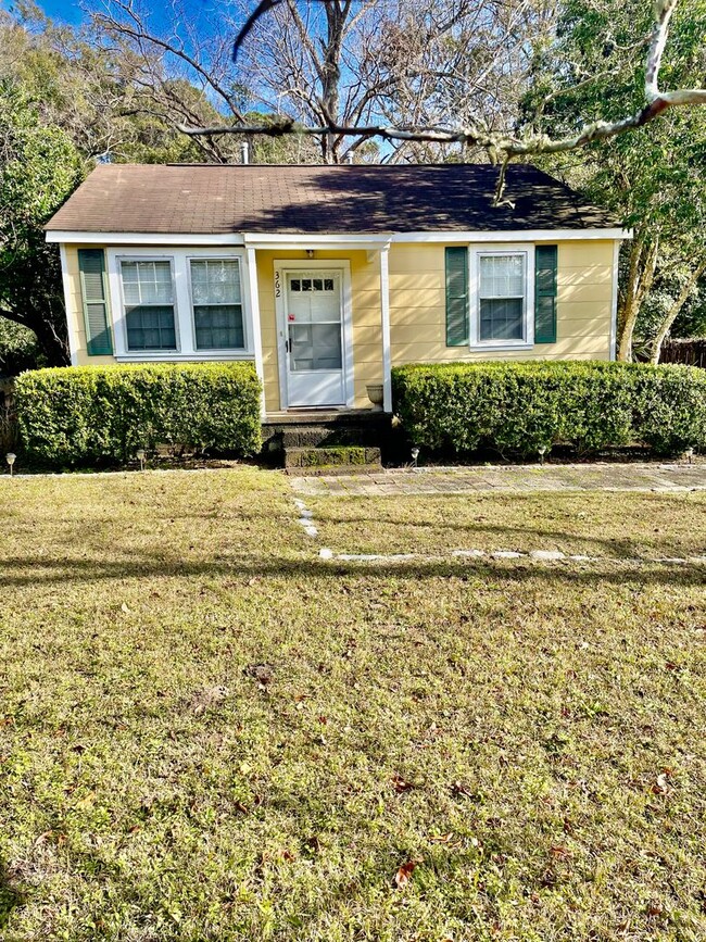 Charming Two Bedroom Home on James Island - Charming Two Bedroom Home on James Island