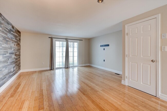 Photo - 50 Edward J Roy Dr