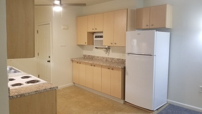 182 River St Unit 166 River St apt C