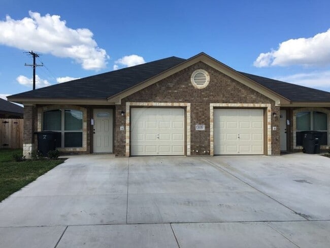 Photo - 406 Sladecek Dr Townhome