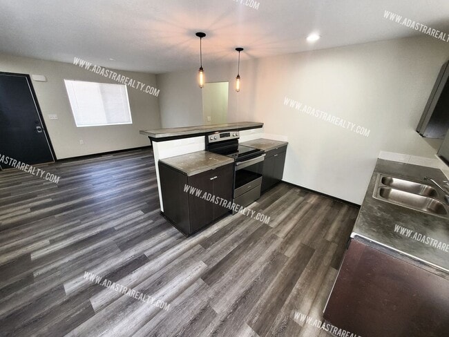 Photo - 1518 W 26th St